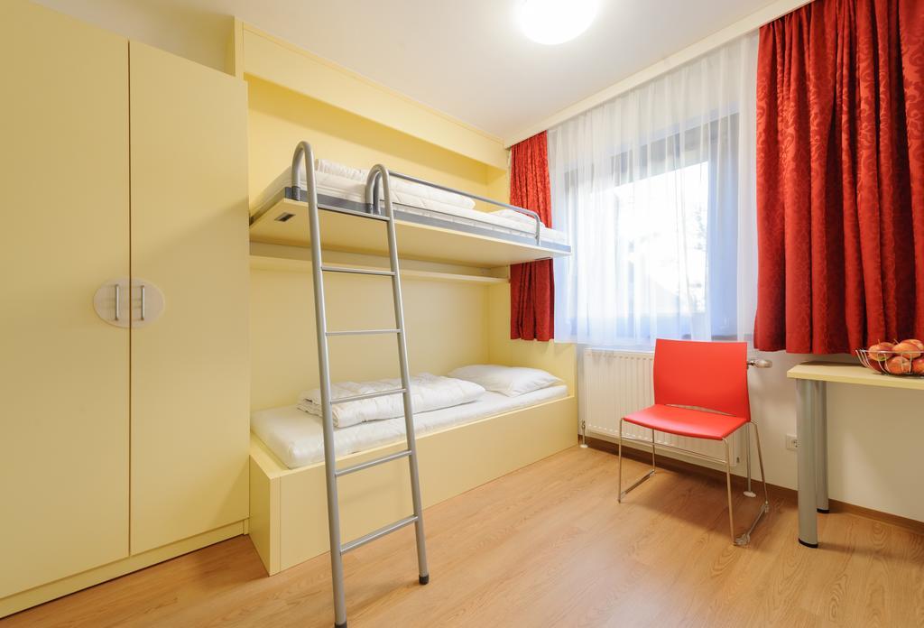 Hostel Huetteldorf Відень Екстер'єр фото