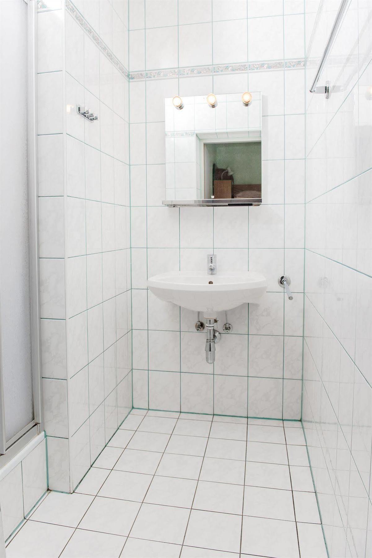 Hostel Huetteldorf Відень Екстер'єр фото